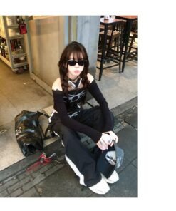 Alternative view of women's long sleeve slim cropped top white black | 9017
